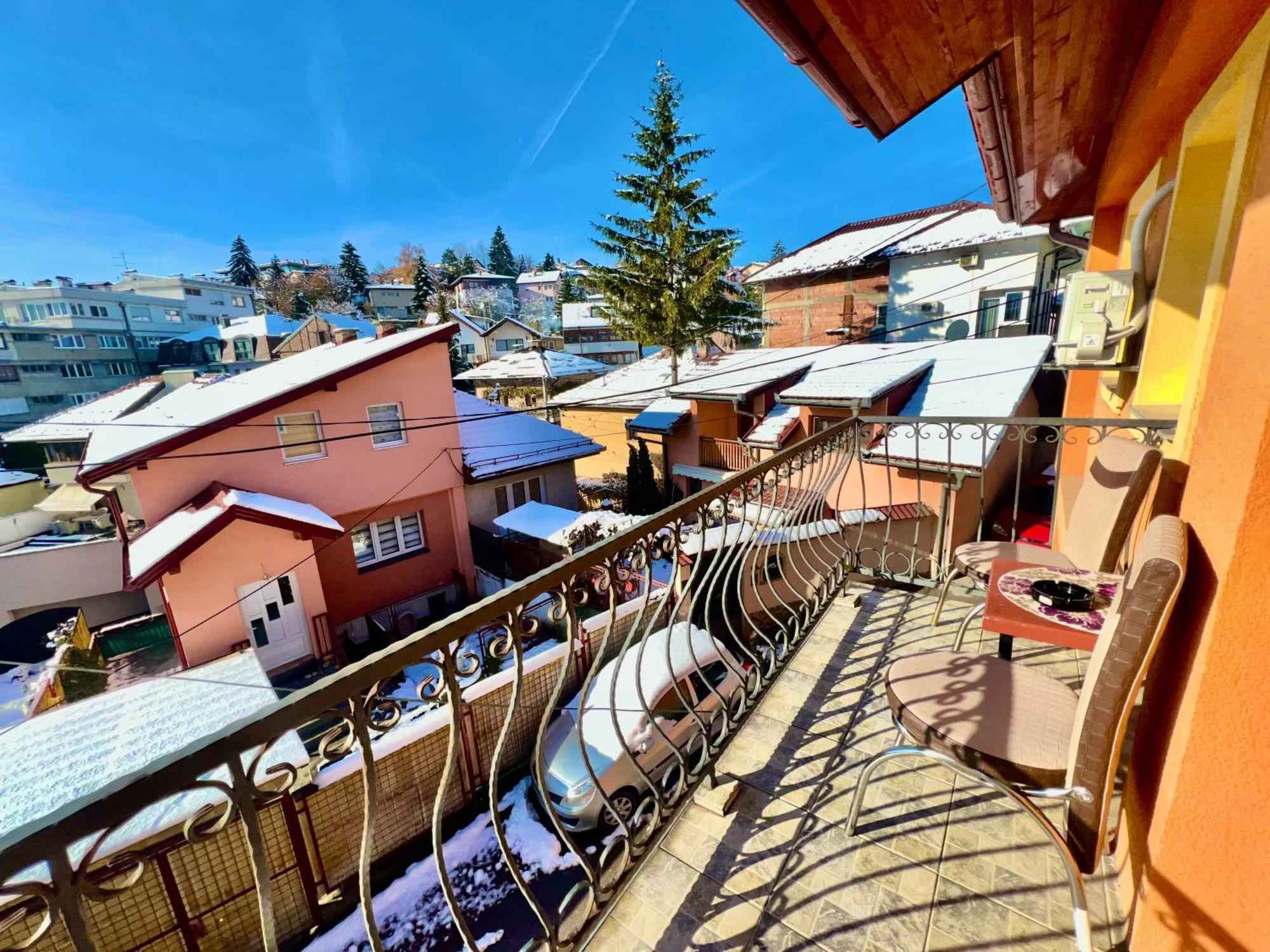 Hani Studio Apartment Sarajevo Bagian luar foto