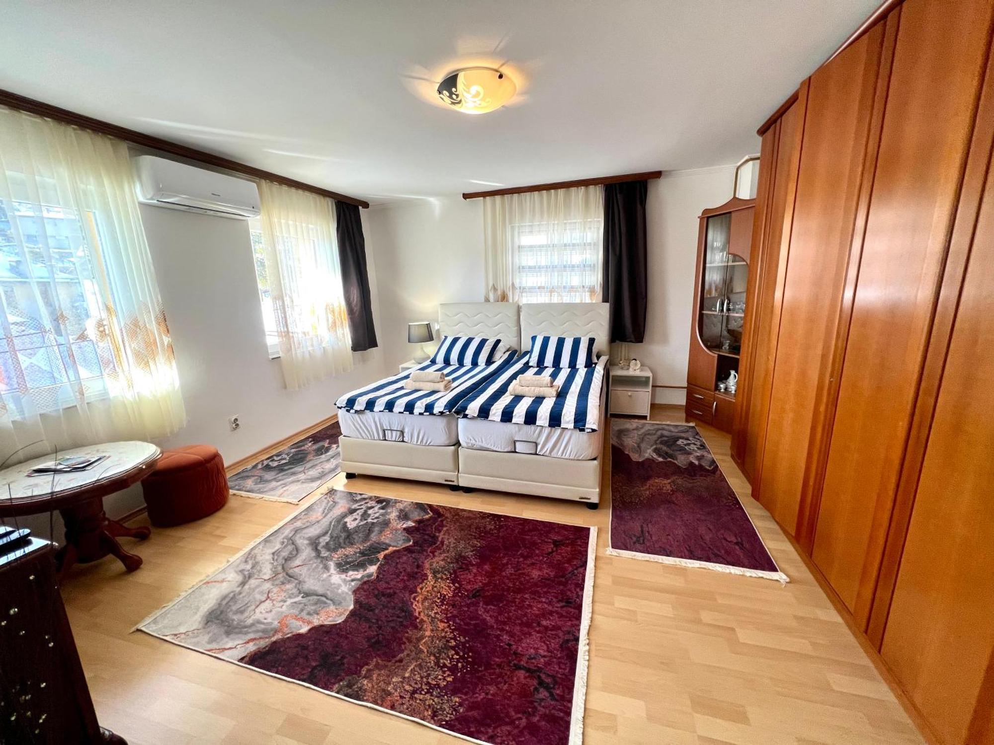 Hani Studio Apartment Sarajevo Bagian luar foto