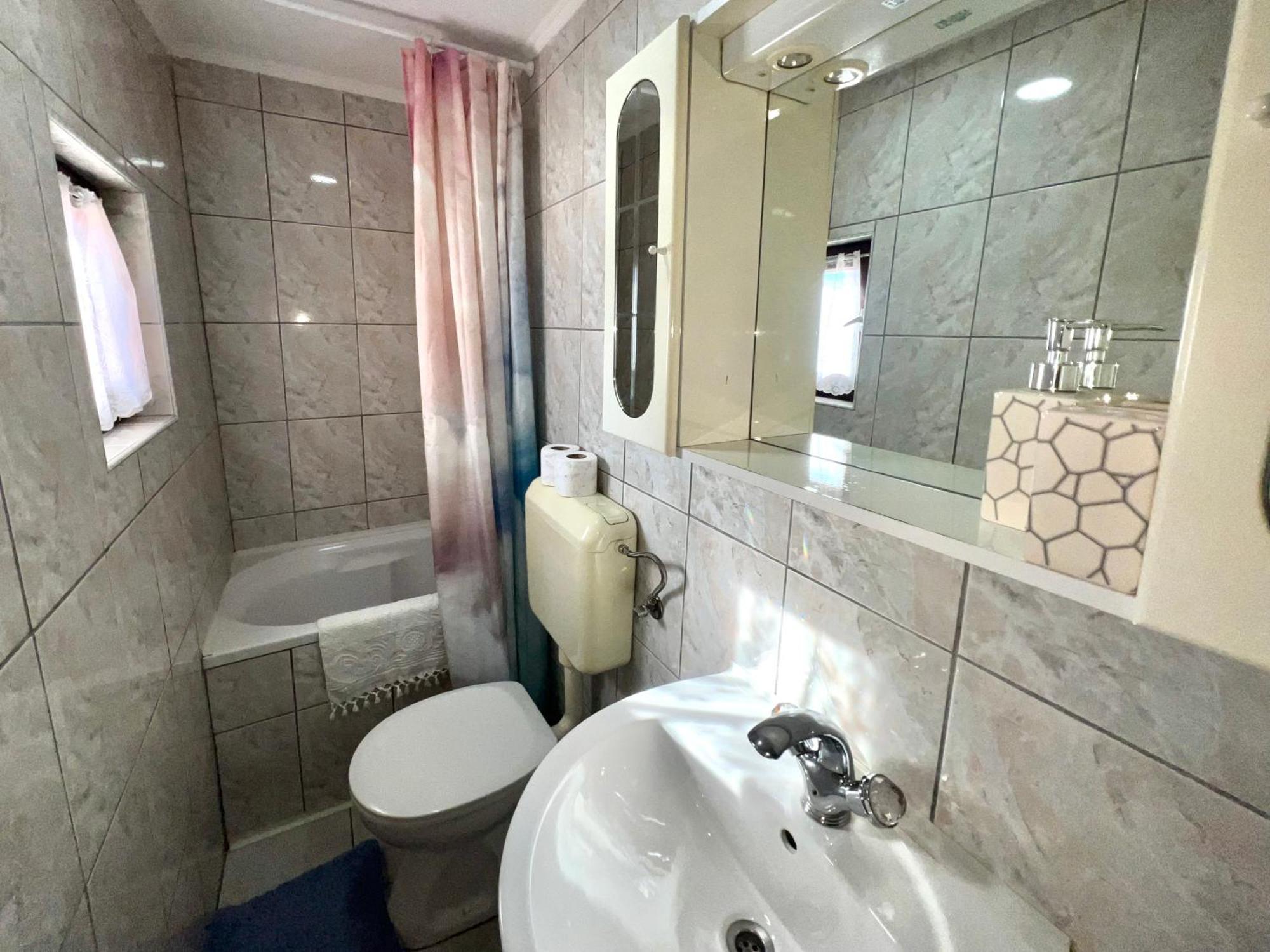 Hani Studio Apartment Sarajevo Bagian luar foto