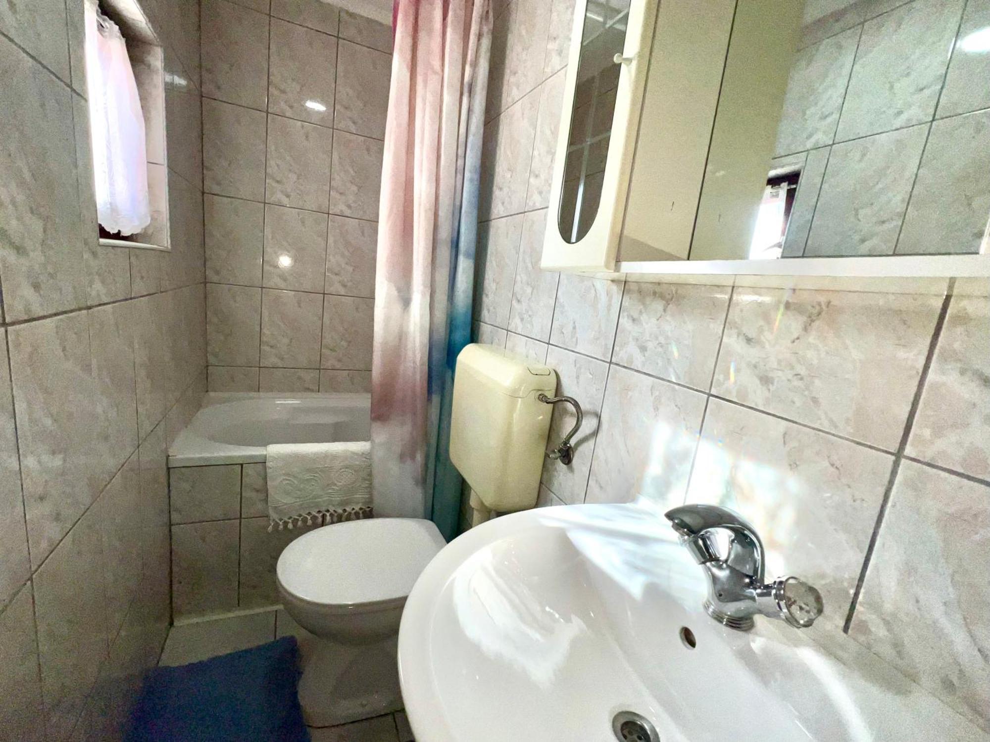 Hani Studio Apartment Sarajevo Bagian luar foto