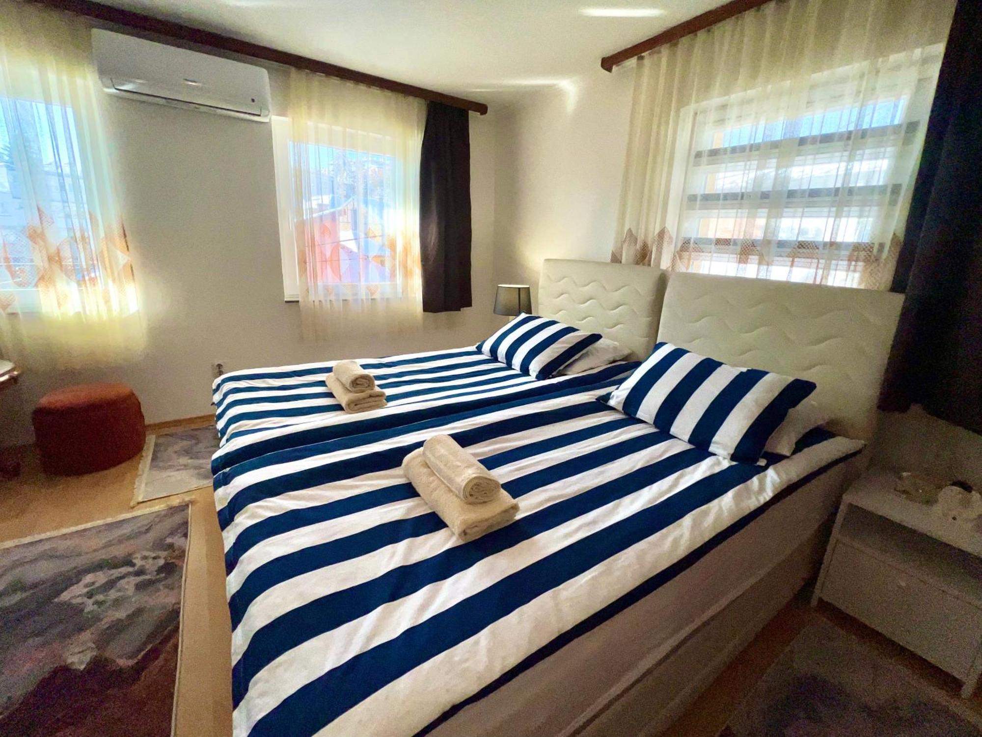 Hani Studio Apartment Sarajevo Bagian luar foto